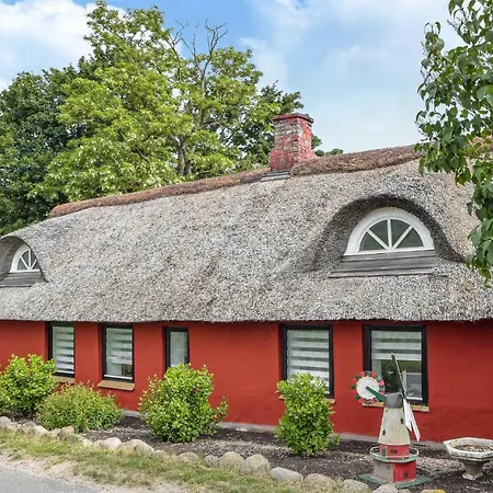 Hébergement de vacances Stunning Home In Juelsminde With Wifi