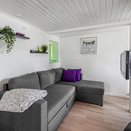 Hébergement de vacances Stunning Home In Juelsminde With Wifi *