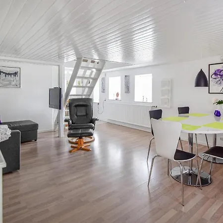 Stunning Home In Juelsminde With Wifi 펜션 *