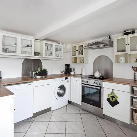 Stunning Home In Juelsminde With Wifi *